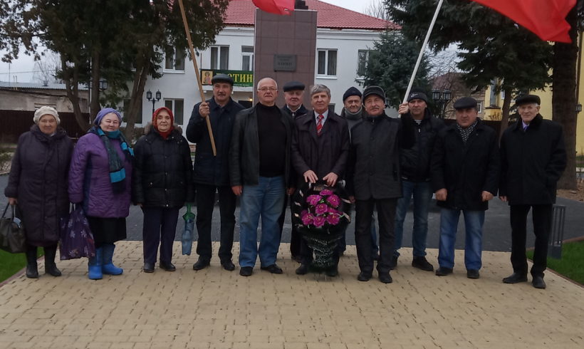 Мещовские коммунисты отметили годовщину Октября
