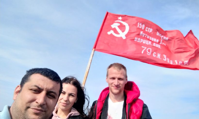 Комсомольцы водрузили Знамя Победы над Калугой