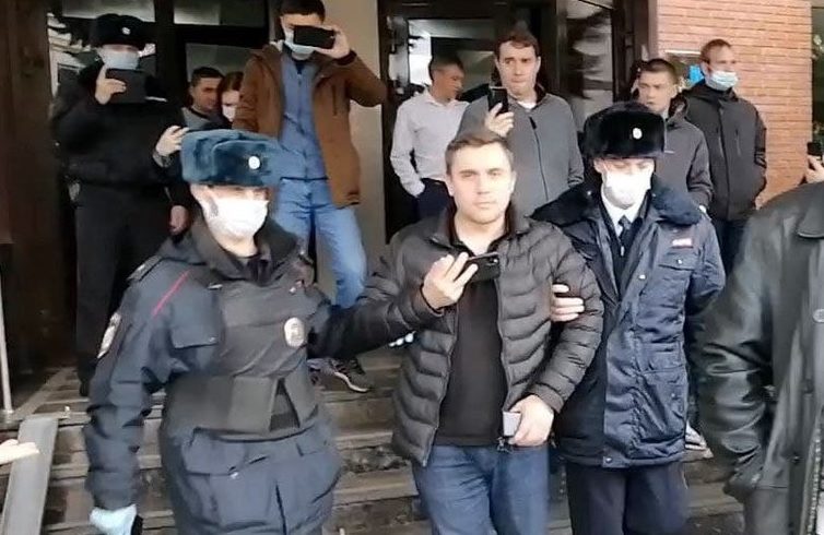 Вчера полиция задержала саратовского коммуниста популярного блогера Николая Бондаренко