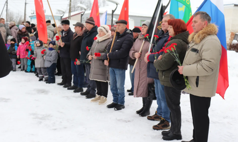 В Мещовске почтили память воинов-интернационалистов В Мещовске почтили память воинов-интернационалистов