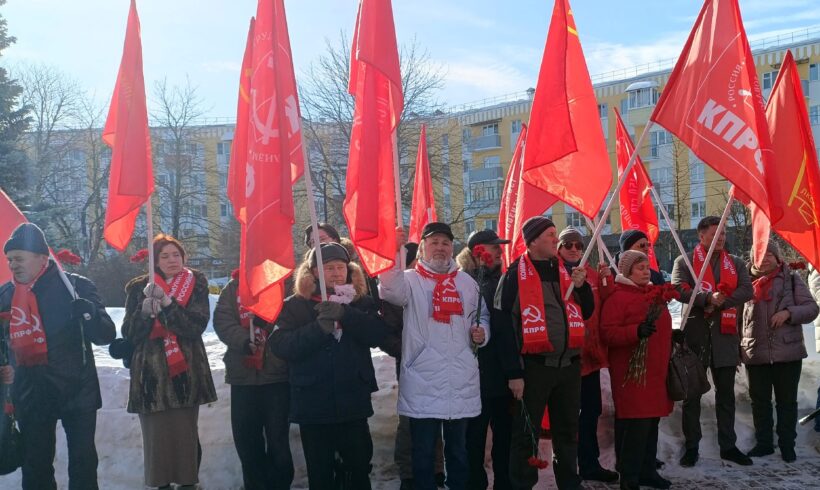 Митинг ко Дню Защитника Отечества прошел в Калуге Митинг ко Дню Защитника Отечества прошел в Калуге
