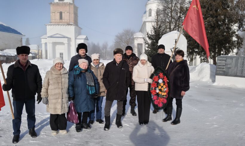 В Мещовске почтили память погибших защитников Родины В Мещовске почтили память погибших защитников Родины