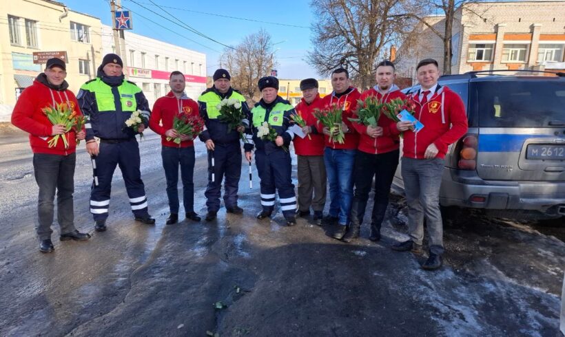 Каждой женщине цветы!